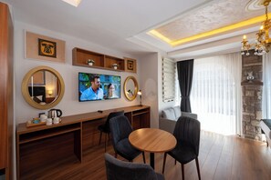 Family Room | Living area | 32-inch LED TV with satellite channels