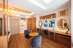 Family Room | Living area | 32-inch LED TV with satellite channels - Harmony Hotel Istanbul & SPA (İstanbul)