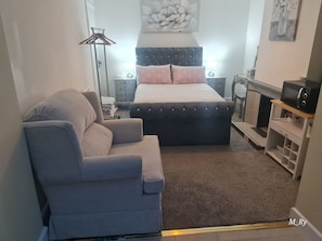 1 habitación, escritorio, wifi gratis y ropa de cama