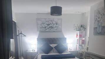 1 makuuhuone, työpöytä, ilmainen Wi-Fi, vuodevaatteet