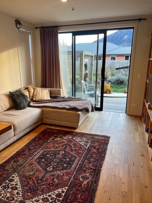 Books - Lake Hawea Little Maude Snug (Lake Hāwea)