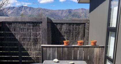 Lake Hawea Little Maude Snug