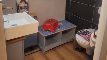 Bruser, gratis toiletartikler, hårtørrer