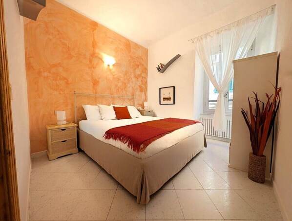 1 bedroom, iron/ironing board, Internet, bed sheets