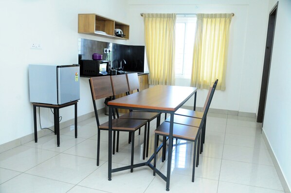 Repas dans la chambre