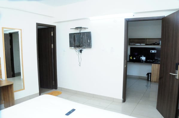 Standard Apartment, 3 Bedrooms, Annex Building | Iron/ironing board, free WiFi