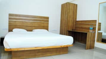 Iron/ironing board, free WiFi, bed sheets