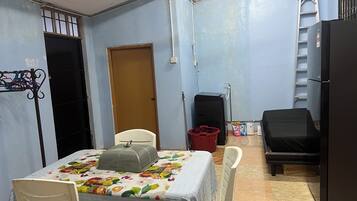 3 bedrooms, iron/ironing board