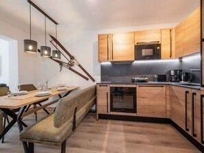 Fridge, microwave, oven, cookware/dishes/utensils