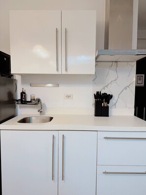 Fridge, microwave, stovetop, cookware/dishes/utensils