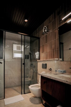 Shower, free toiletries, hair dryer, towels