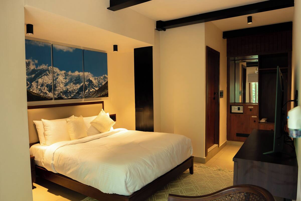 Standard Double Room, Balcony | In-room safe, iron/ironing board, free WiFi