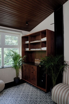 Interior - The Big Bridge (Rishikesh)