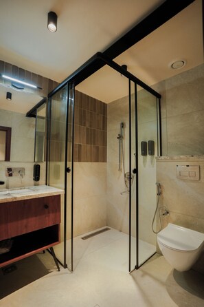 Standard Double Room, Balcony | Bathroom | Shower, slippers, towels, soap - The Big Bridge (Rishikesh)