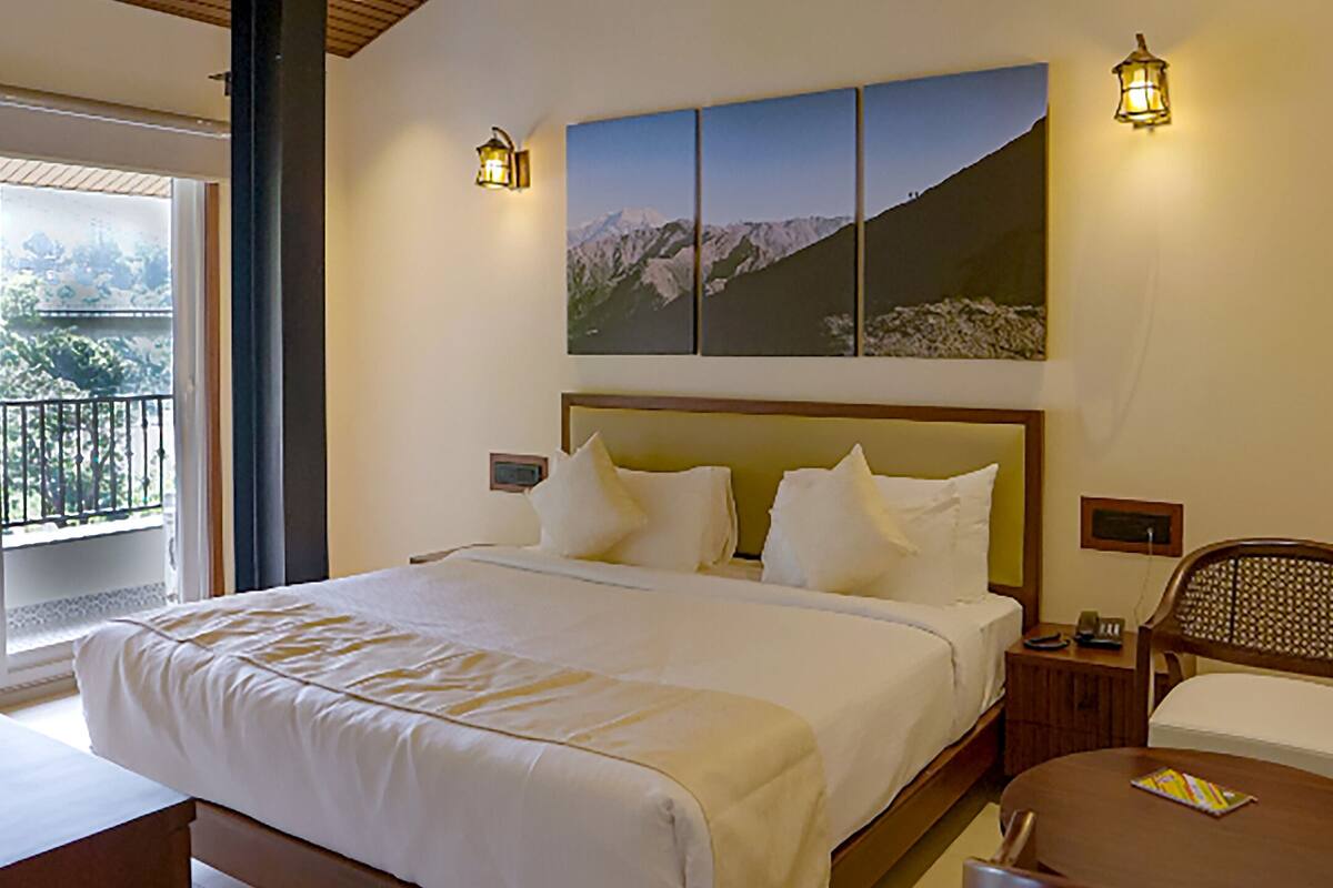 Deluxe Double Room, Balcony | In-room safe, iron/ironing board, free WiFi