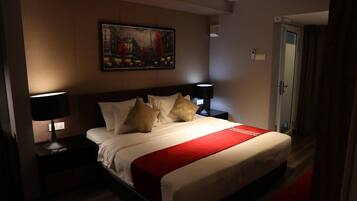 2 bedrooms, iron/ironing board, internet, bed sheets