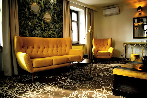 Deluxe Suite, City View