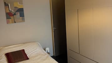 2 slaapkamers, een strijkplank/strijkijzer, gratis wifi, beddengoed