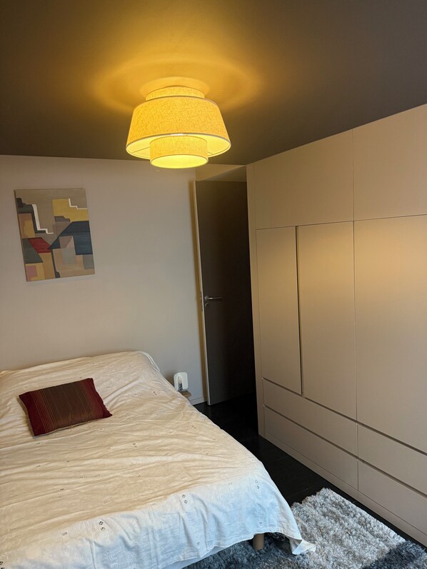 2 habitaciones, tabla de planchar con plancha y wifi gratis 