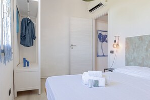 Room - Discover the joy of a holiday in Castiglioncello, surrounded by nature and overlooking the stunning Etruscan Coast.Our apartment is located in a seaside residence with direct access to a private beach and a pool, perfect for relaxing between dips. Scenic (Rosignano Marittimo)