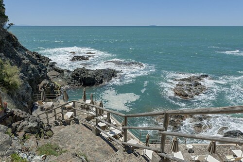 Homiday- Eco Residence- Private Beach and Pool