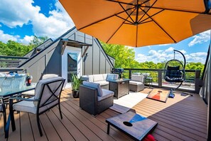 BBQ/picnic area - 10 Min to DT - Rooftop Garage Firepit W D (Nashville)