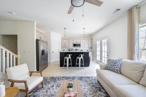 1 King 1 Queen 2 Double Garage Washer Dryer