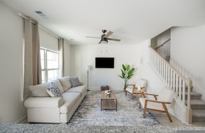 Apartment - 1 King 1 Queen 2 Double Garage Washer Dryer (Old Hickory)