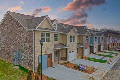 1 King 2 Queens Garage Yard Washer Dryer