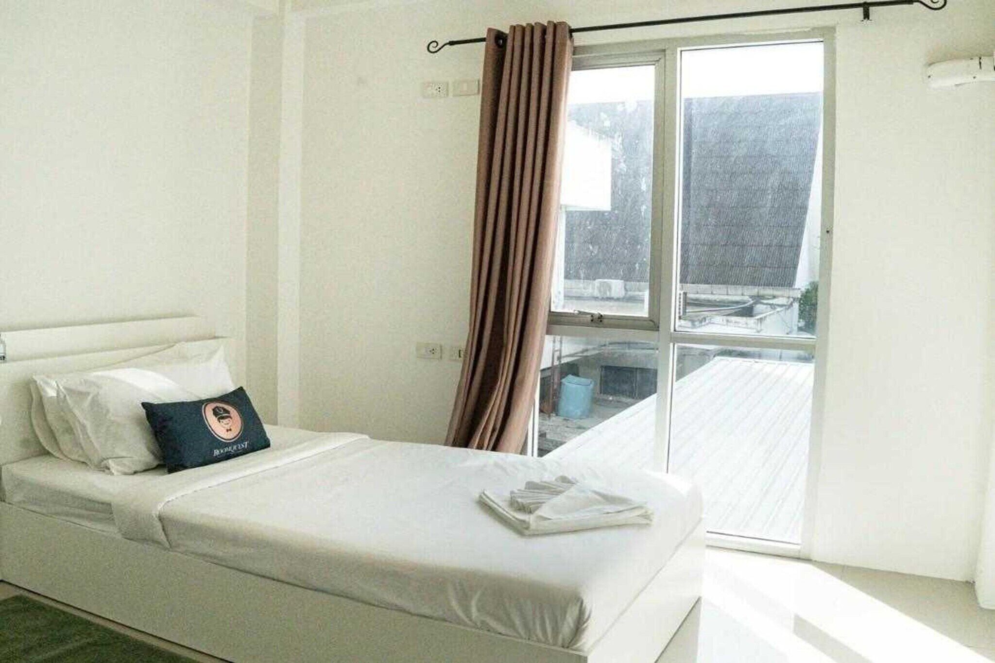 1 bedroom, desk, free WiFi, bed sheets