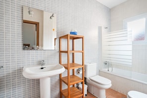 Shower, towels