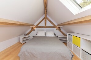 1 bedroom, free WiFi, bed sheets
