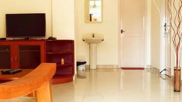 Executive Apartment, 2 Bedrooms | Living area