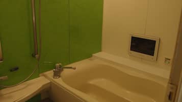 Separate tub and shower, free toiletries, hair dryer, towels