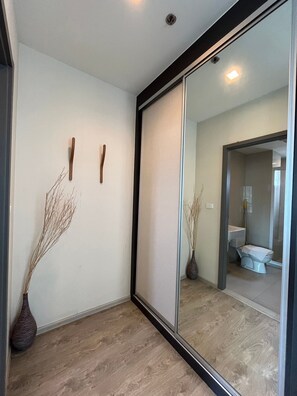 Apartment, 2 Bedrooms, Accessible, Smoking | Bathroom