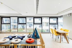 Departamento, 2 habitaciones, con acceso para personas discapacitadas, para fumadores | Área infantil