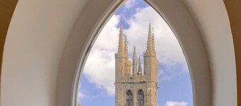 The Old Chapel Tideswell Peak District - 2 ensuite bedrooms- private parking