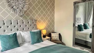 2 chambres, fer et planche à repasser, Wi-Fi, draps fournis