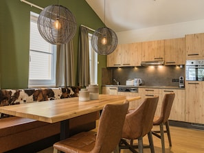 Fridge, oven, cookware/dishes/utensils