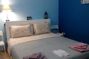 Iron/ironing board, WiFi, bed sheets