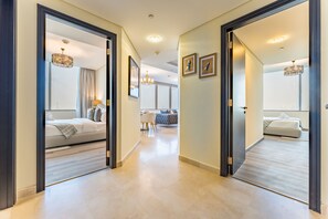2 chambres, coffres-forts dans les chambres, fer et planche à repasser