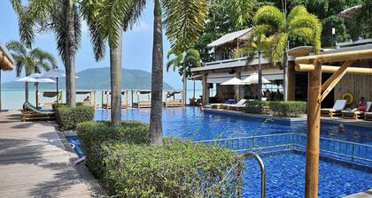 Beachfront and Pool 2 BR Apt- Celeena 870