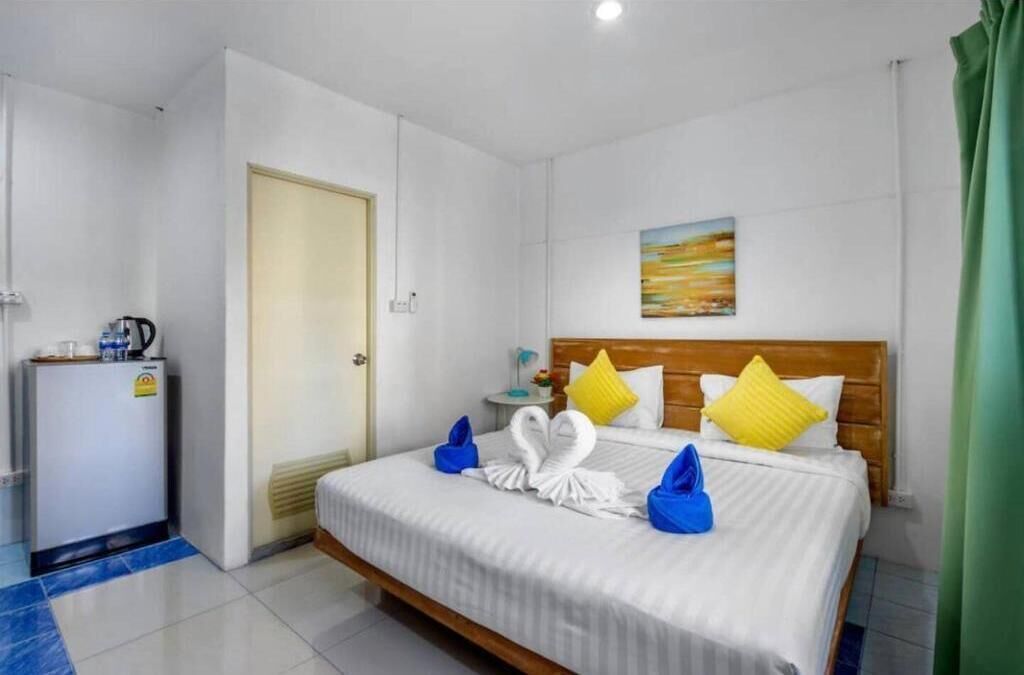 Deluxe Double Room | Minibar, in-room safe, iron/ironing board, free WiFi