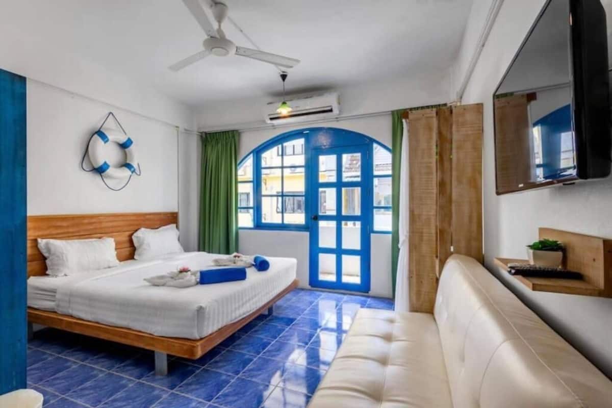 Minibar, in-room safe, iron/ironing board (on request), free WiFi