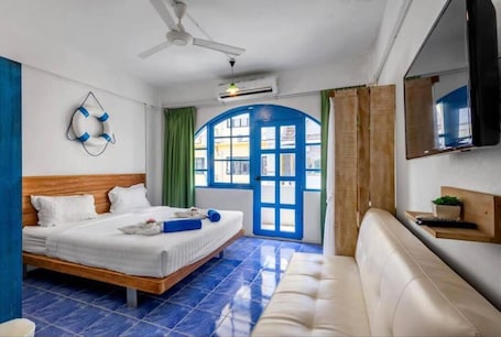 Deluxe Double Room, Balcony | Minibar, in-room safe, iron/ironing board, free WiFi. La Casa Residencies
