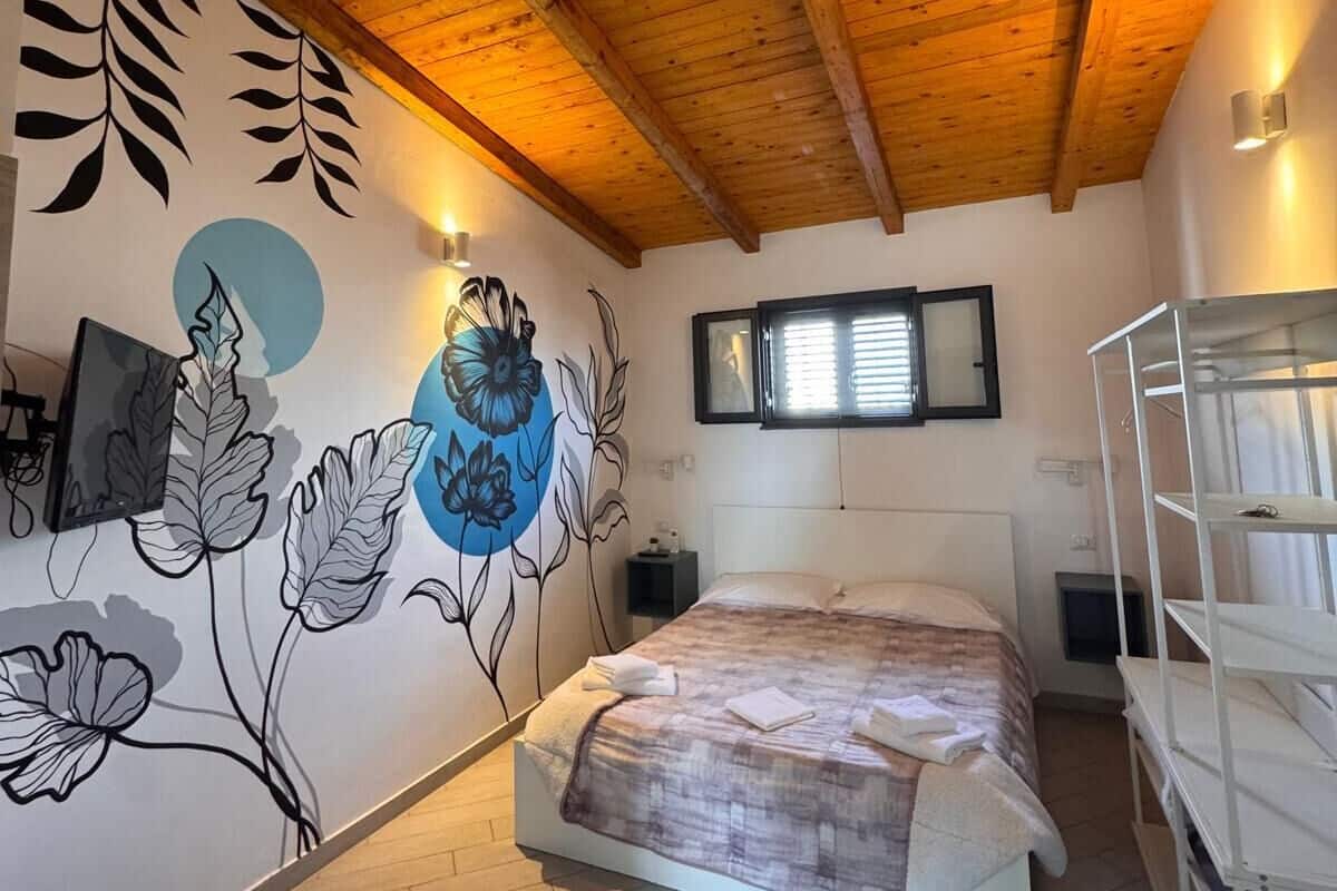 Chambre double, vue sur la ville