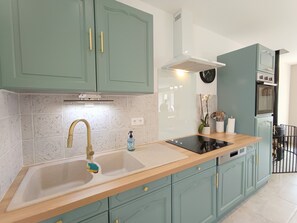 Refrigerador, microondas, horno y parrilla de estufa