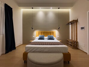 5 bedrooms, WiFi, bed sheets