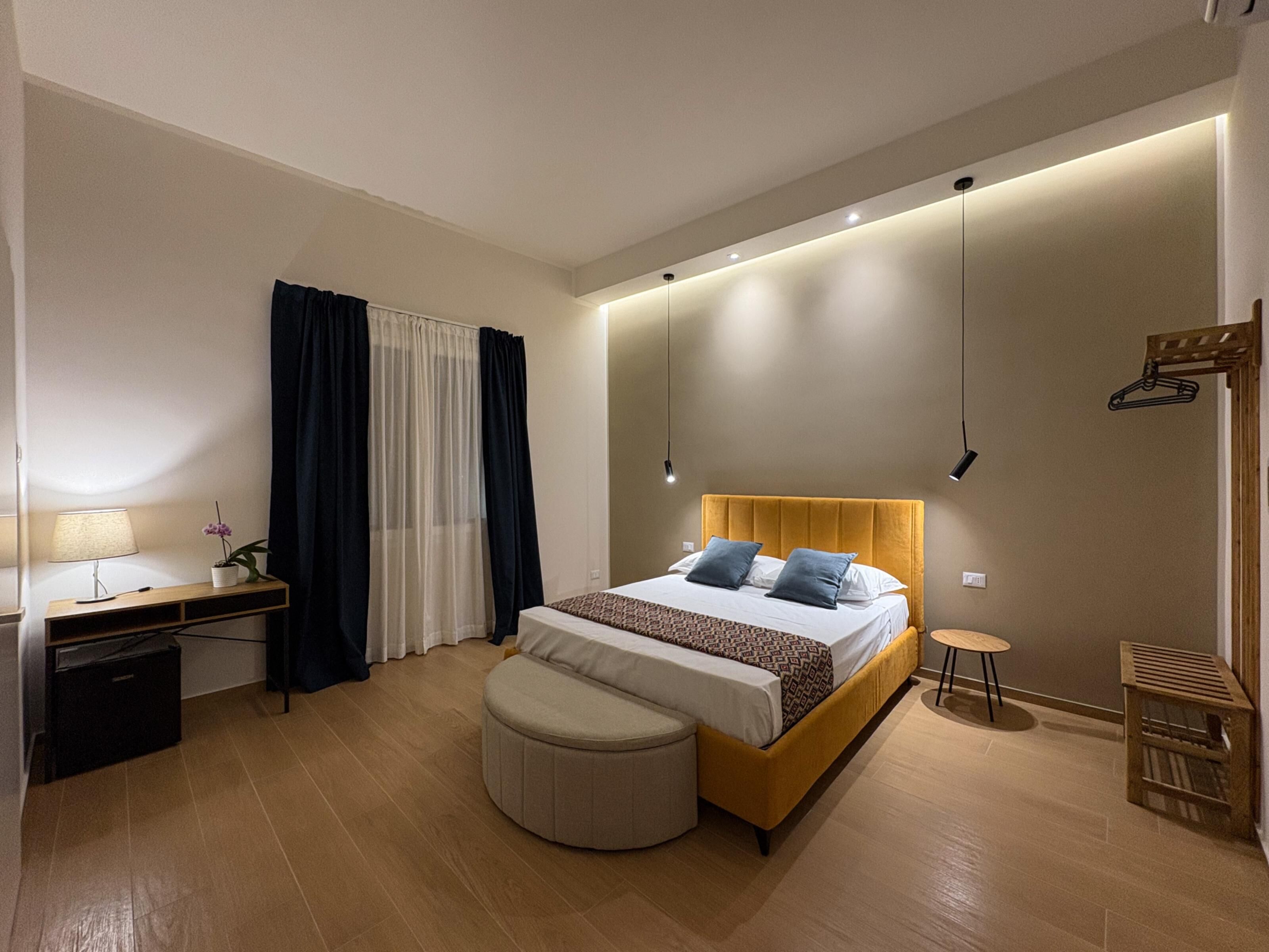 5 bedrooms, WiFi, bed sheets