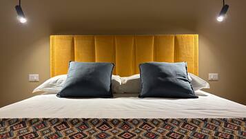 5 bedrooms, WiFi, bed sheets